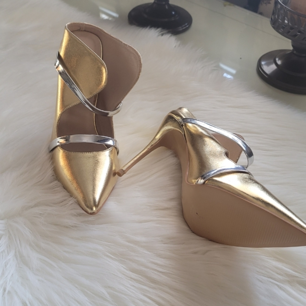 Shoes - Picture 3 of 4